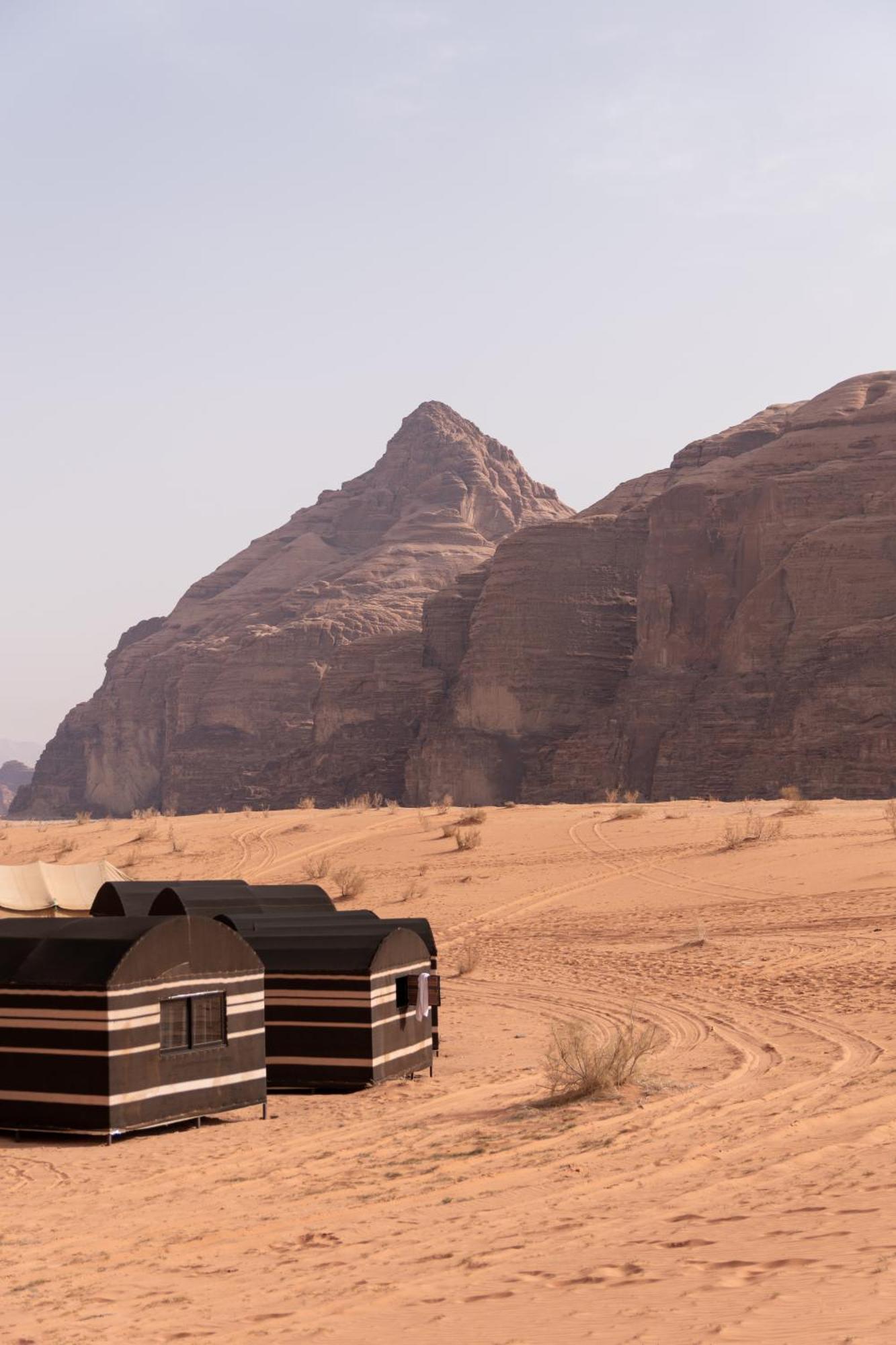 Hotel Bedouin Yoga & Trekking Camp Wadi Rum Extérieur photo