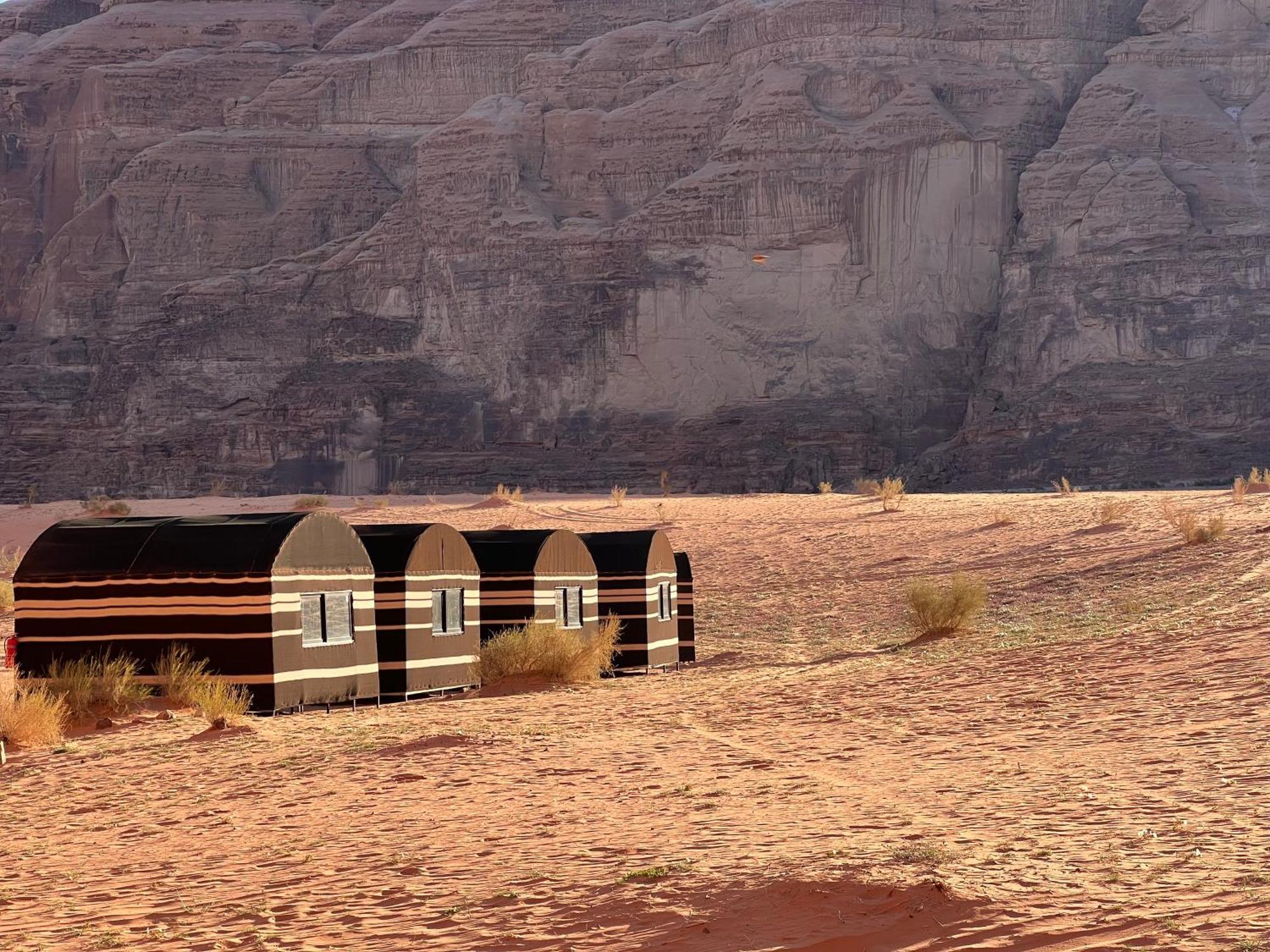 Hotel Bedouin Yoga & Trekking Camp Wadi Rum Extérieur photo